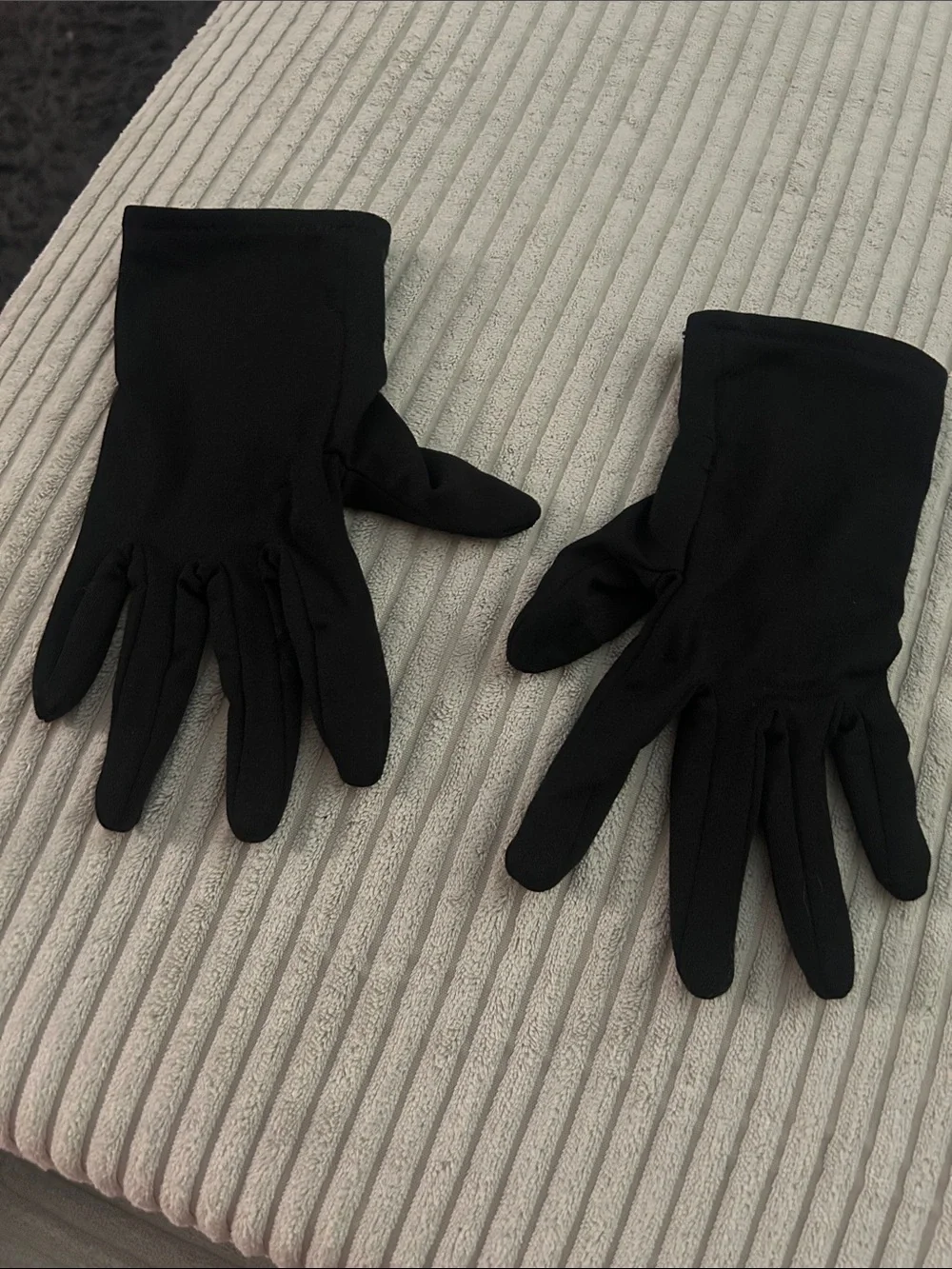 Black womens Lightweight Stretch Gloves